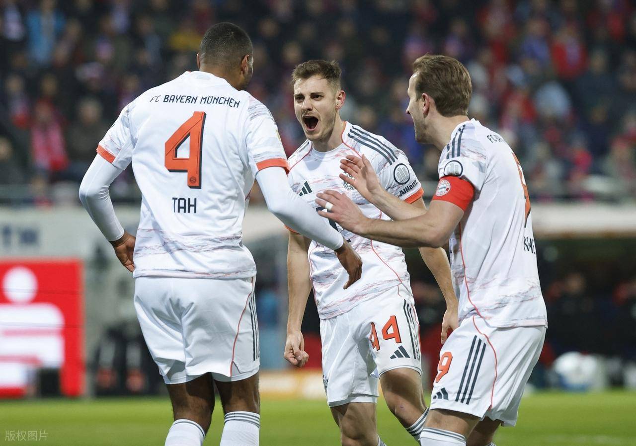 随着比分定格4-0,拜仁15轮德甲不败,迪亚斯俯身冲顶,凯恩锦上添花